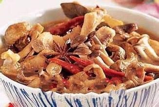 Stewed mushroom with chicken.