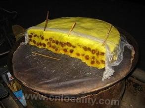 Yellow rice cut cake