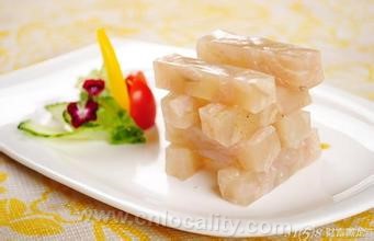 A bite of pig skin jelly