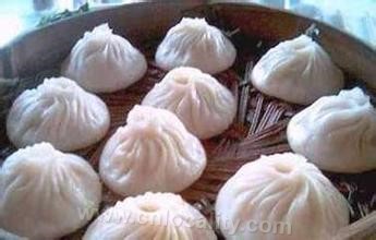 Qu Xia de quan baozi stuffed with juicy ...