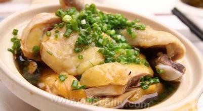 Young chicken with scallion oil