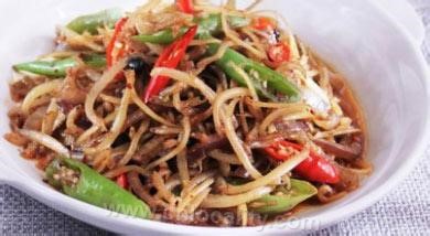 Small whitebait with black bean pepper