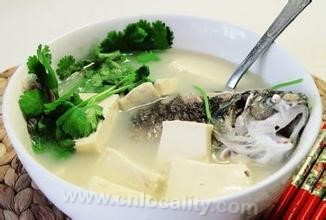 Crucian carp in milk soup