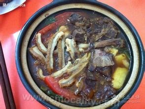 Braised beef soup in casserole