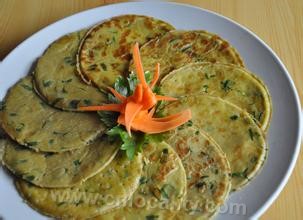 Buckwheat noodles chopped green onion ca...