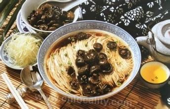 Mushroom oil noodles