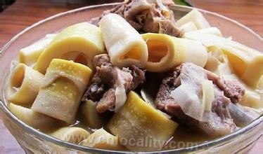 Stewed sparerib with bamboo shoots