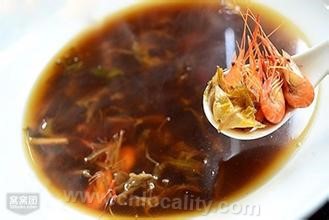 Shrimp soup with dried vegetables