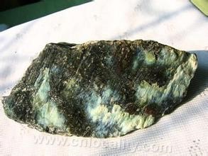 serpentine rock ore