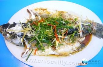 Steamed crucian carp