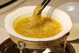 Braised shark's fin with crab powder