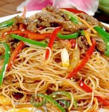 Stir-Fried Noodles with Shredded Chicken