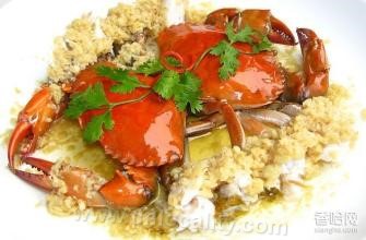 Steamed white crab with bacon