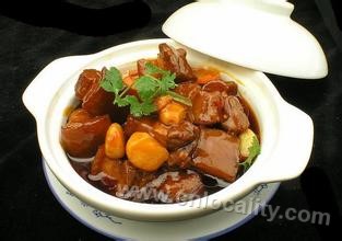 Braised pork with oil chestnut