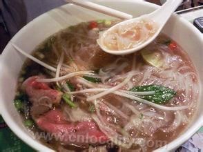 Raw beef rice noodles