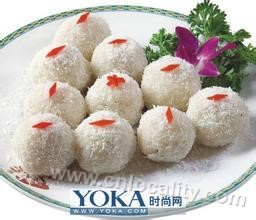 steamed cake/bun made of glutinous rice with sweet filling