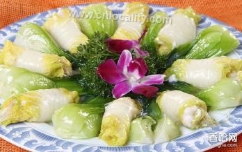 Steamed cabbage roll